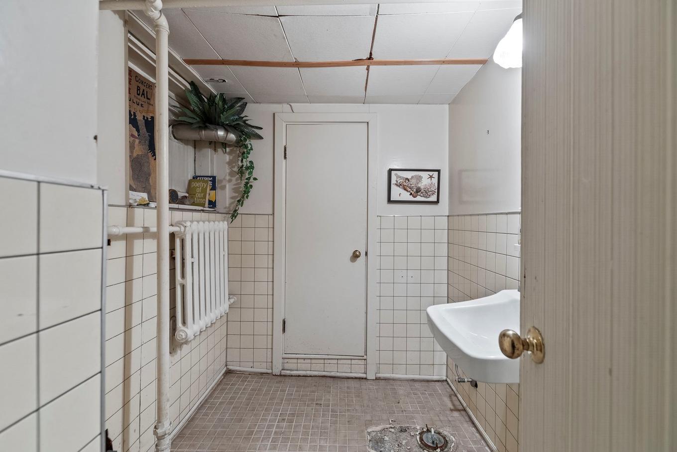 Salle d'eau - 4242 Av. Beaconsfield, Montréal (Côte-Des-Neiges/Notre-Dame-De-Grâce), QC - Indoor