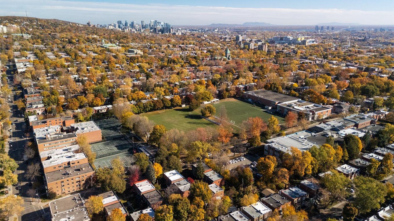 Photo aérienne - 4242 Av. Beaconsfield, Montréal (Côte-Des-Neiges/Notre-Dame-De-Grâce), QC - Outdoor With View