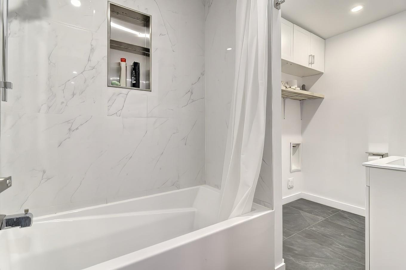 Salle de bains - 775 Rue St-Isidore, Saint-Lin/Laurentides, QC - Indoor Photo Showing Bathroom