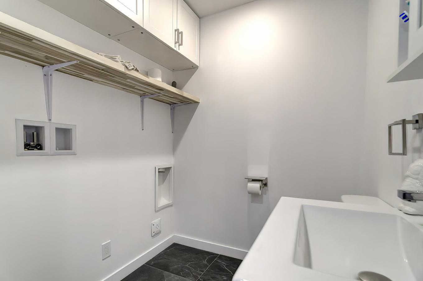 Salle de lavage - 775 Rue St-Isidore, Saint-Lin/Laurentides, QC - Indoor