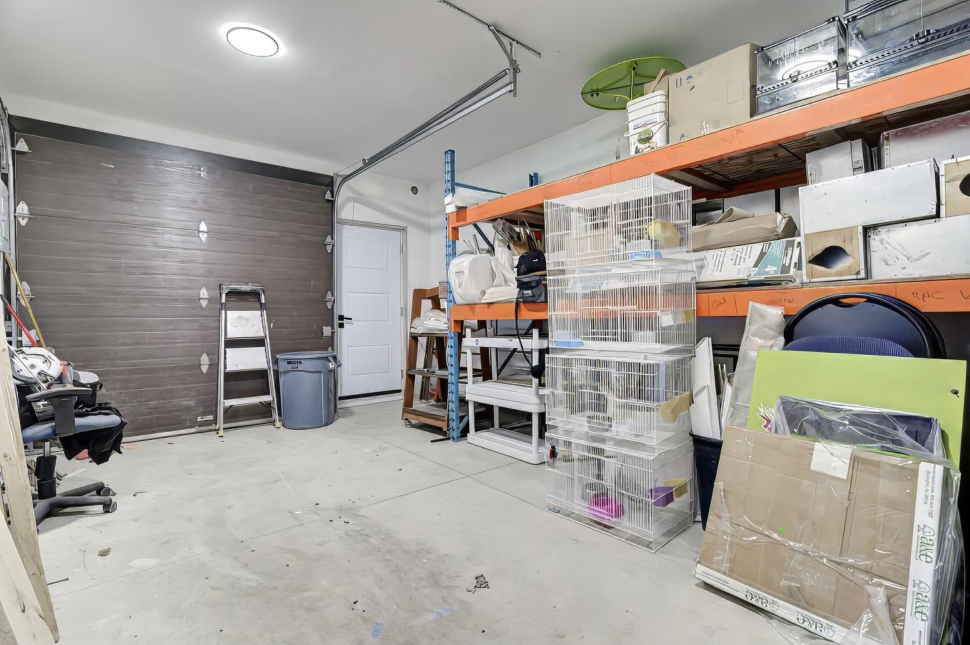 Commerce - 775 Rue St-Isidore, Saint-Lin/Laurentides, QC - Indoor