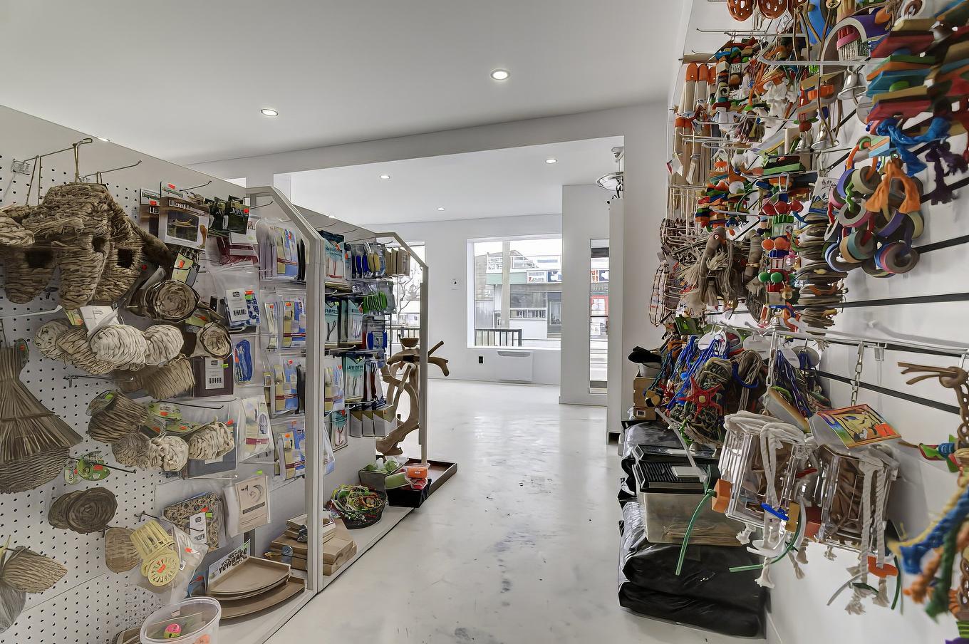 Commerce - 775 Rue St-Isidore, Saint-Lin/Laurentides, QC - Indoor