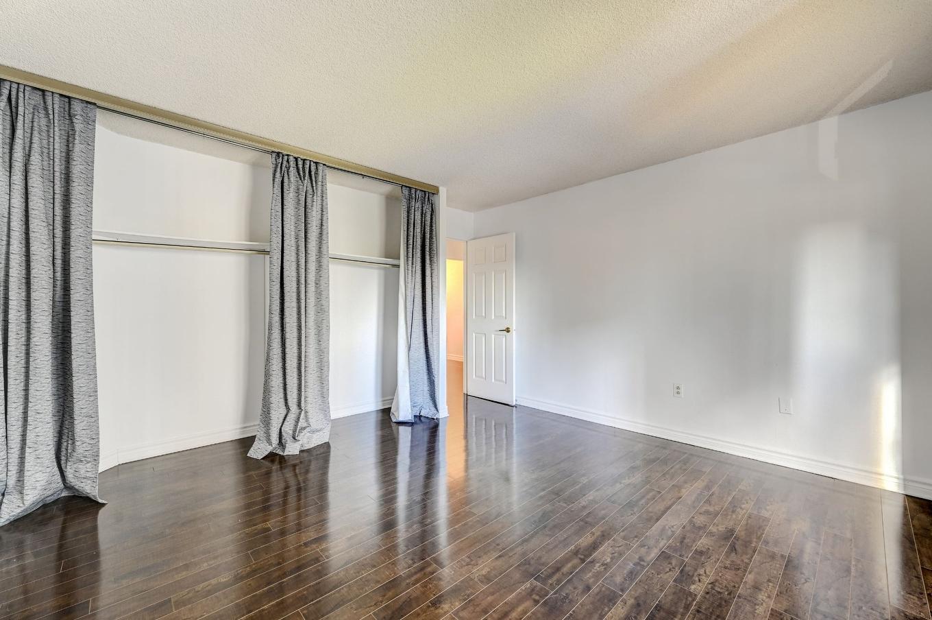 Chambre à coucher principale - 1008-51 Place Charles-Le Moyne, Longueuil (Le Vieux-Longueuil), QC - Indoor Photo Showing Other Room