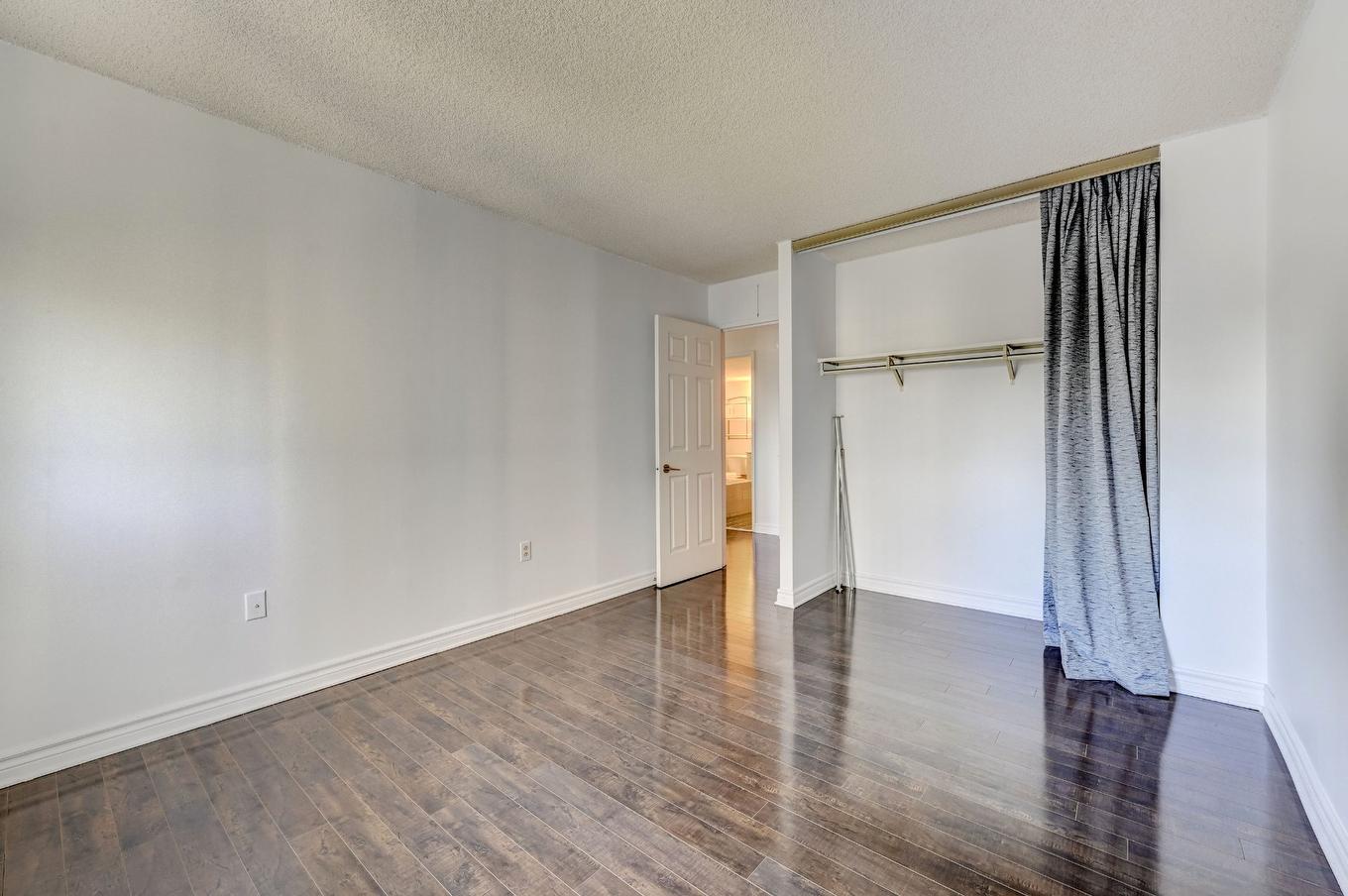 Chambre à coucher - 1008-51 Place Charles-Le Moyne, Longueuil (Le Vieux-Longueuil), QC - Indoor Photo Showing Other Room