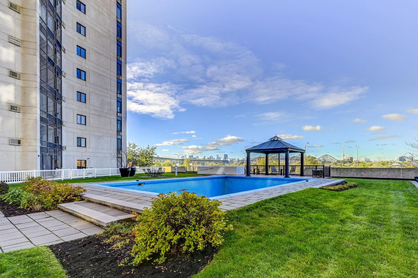 Piscine - 1008-51 Place Charles-Le Moyne, Longueuil (Le Vieux-Longueuil), QC - Outdoor With In Ground Pool