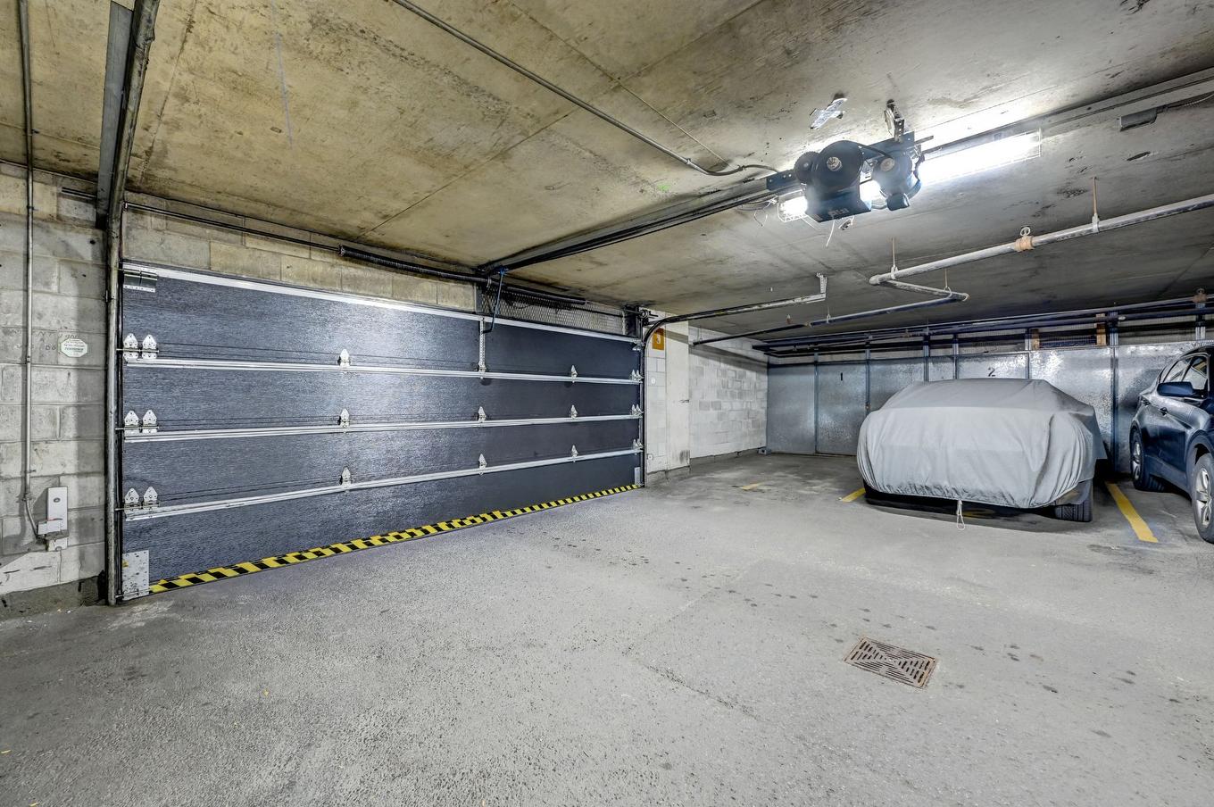 Stationnement - 1008-51 Place Charles-Le Moyne, Longueuil (Le Vieux-Longueuil), QC - Indoor Photo Showing Garage