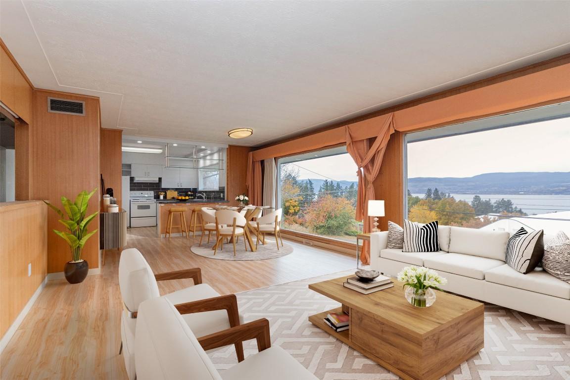4829 Lakeshore Road, Kelowna, BC - Indoor Photo Showing Living Room