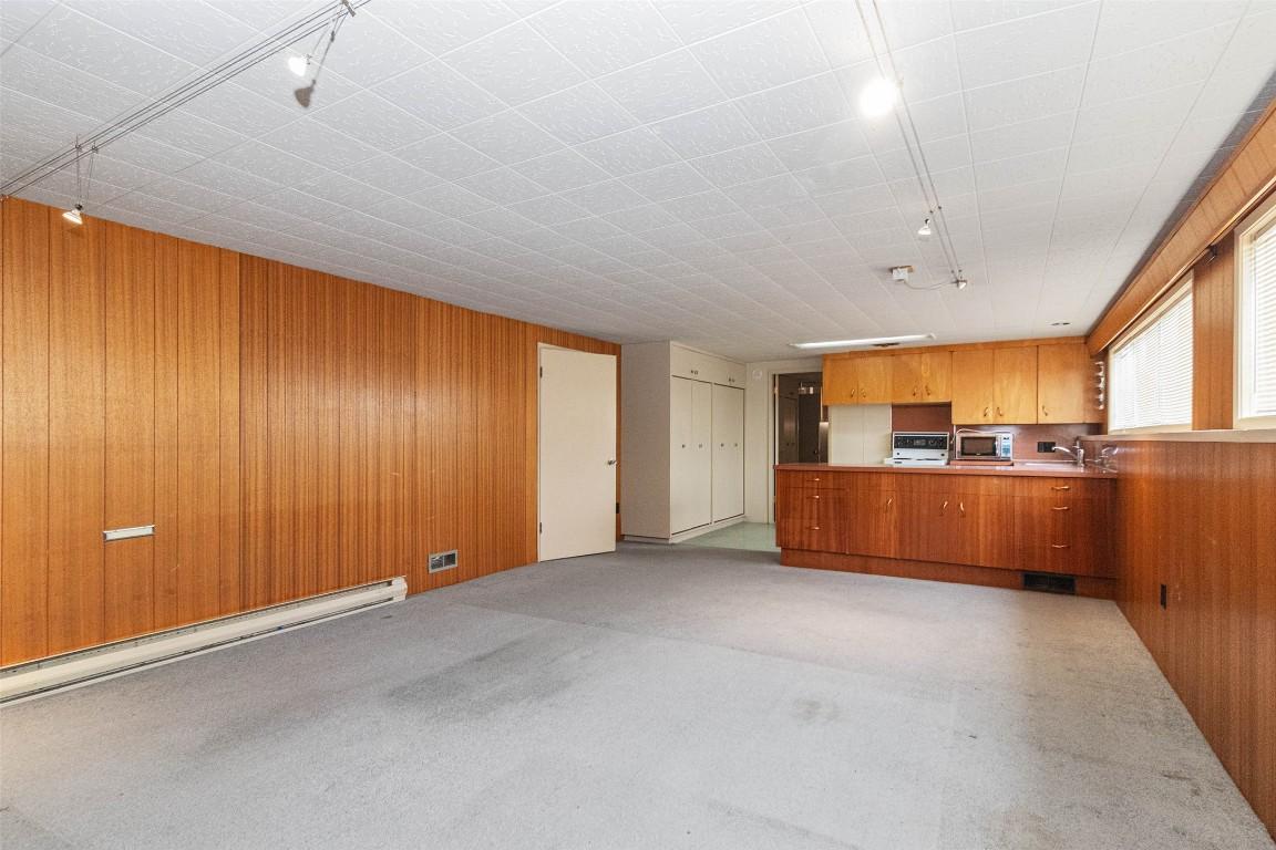 4829 Lakeshore Road, Kelowna, BC - Indoor