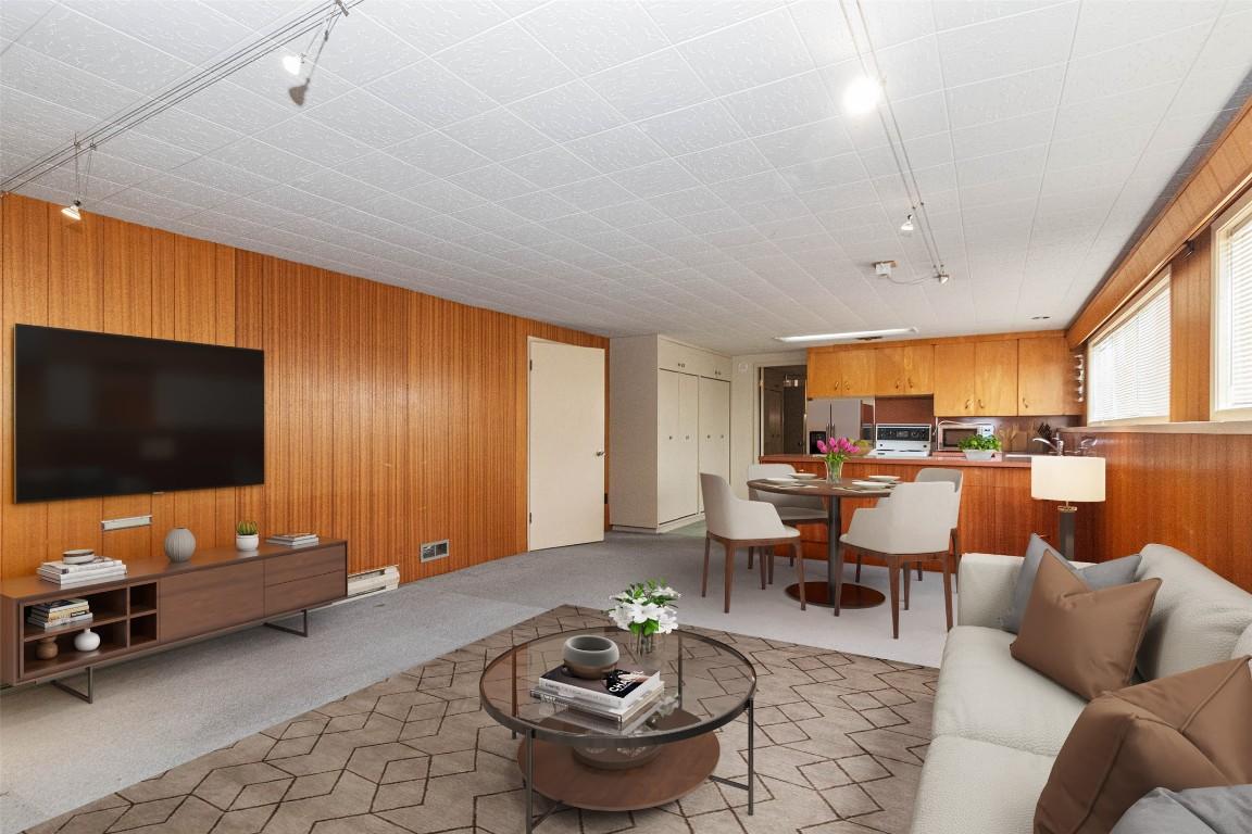 4829 Lakeshore Road, Kelowna, BC - Indoor Photo Showing Living Room