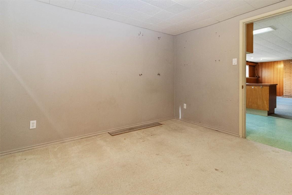 4829 Lakeshore Road, Kelowna, BC - Indoor Photo Showing Other Room