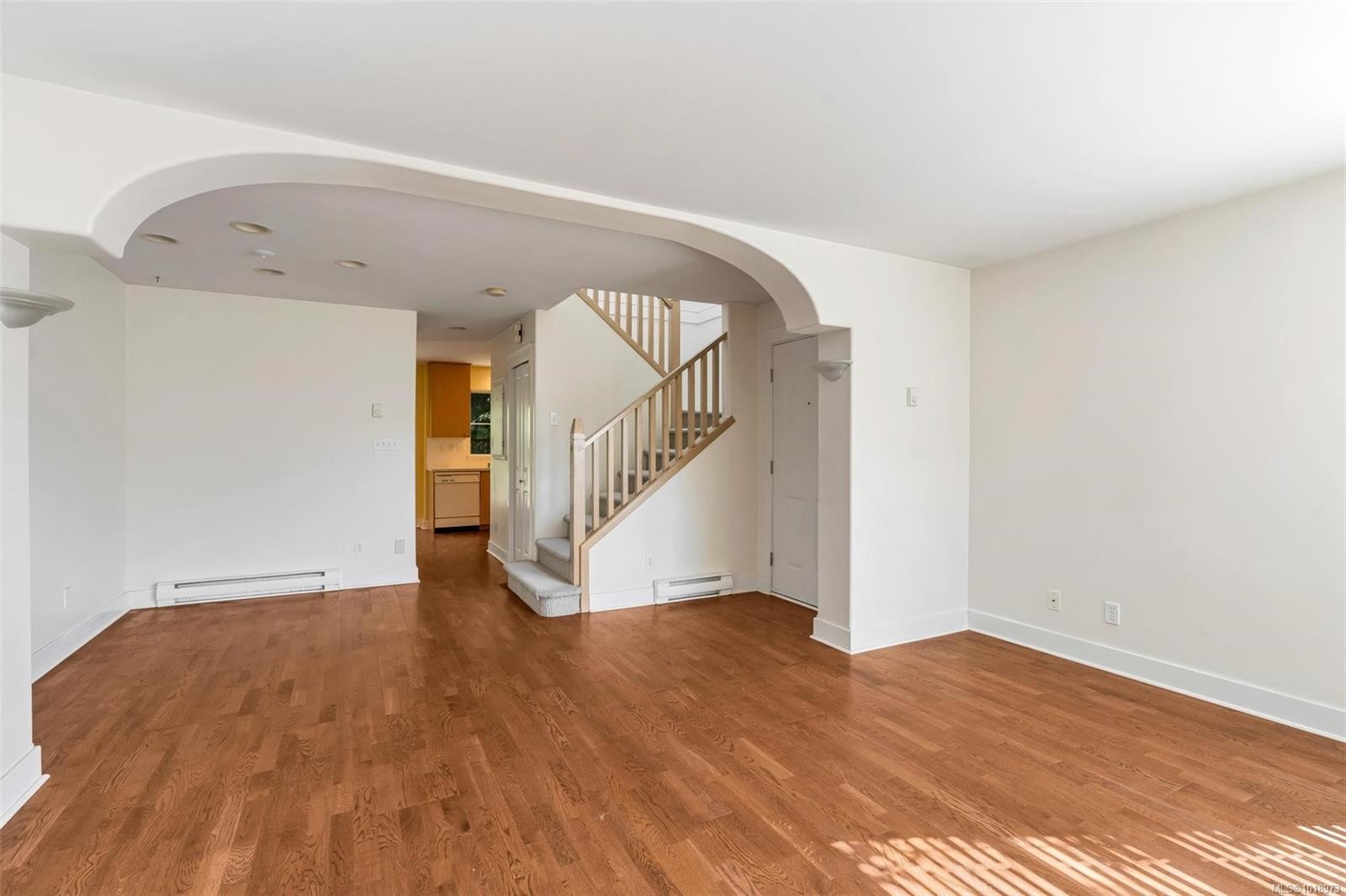 8-2633 Shelbourne St, Victoria, BC