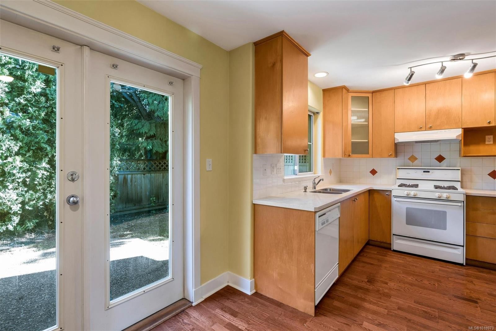 8-2633 Shelbourne St, Victoria, BC