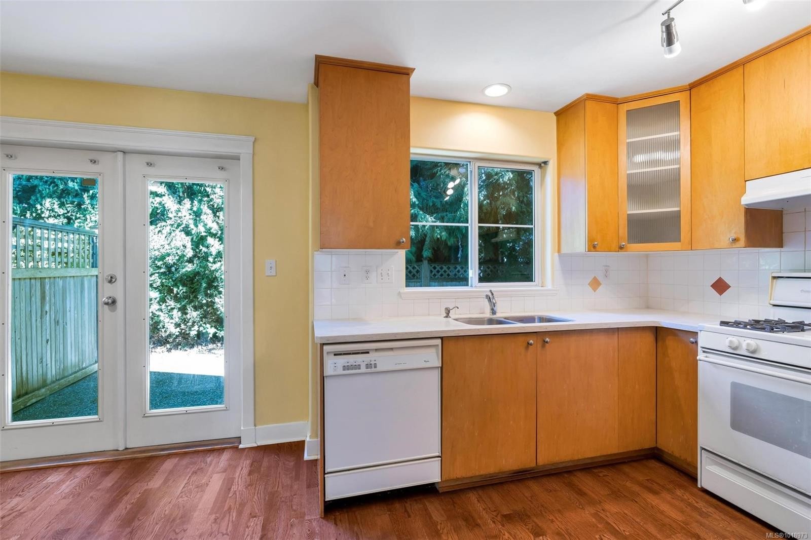 8-2633 Shelbourne St, Victoria, BC