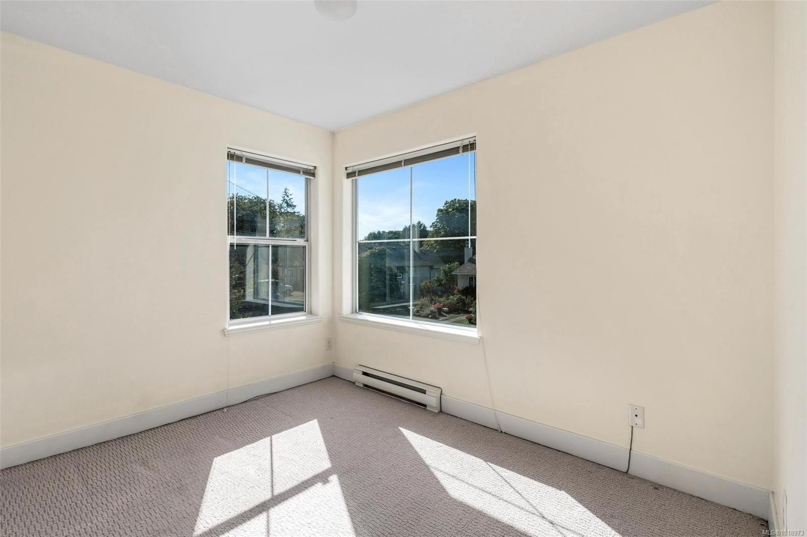 8-2633 Shelbourne St, Victoria, BC