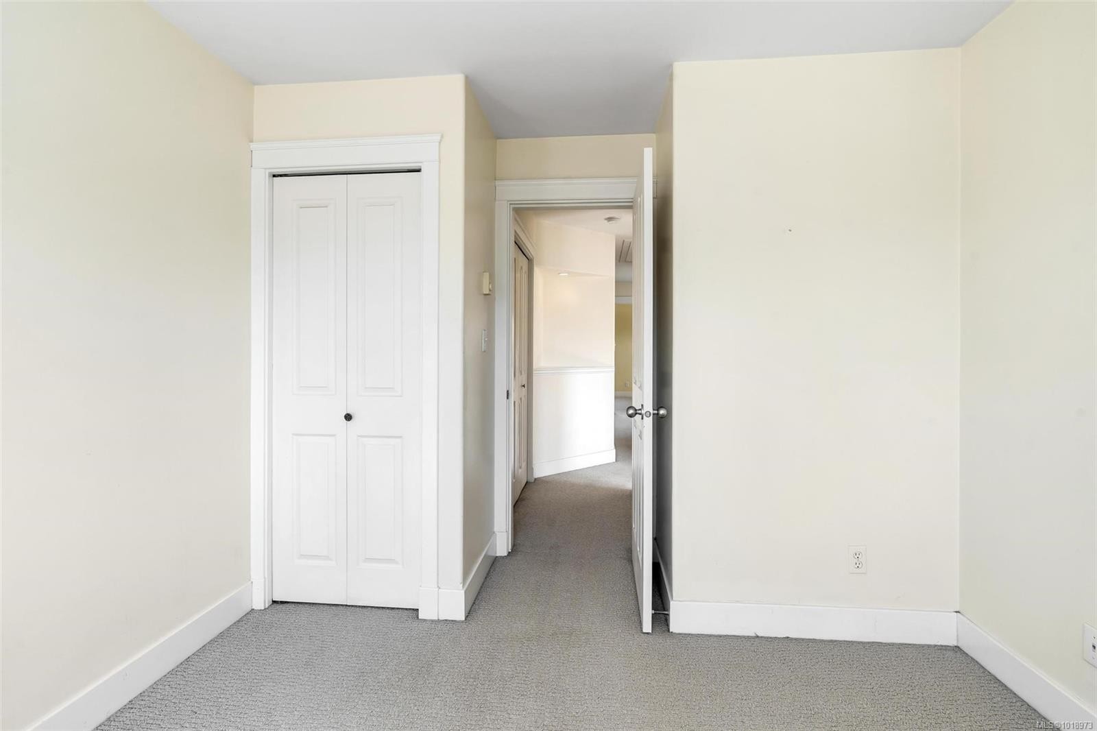 8-2633 Shelbourne St, Victoria, BC