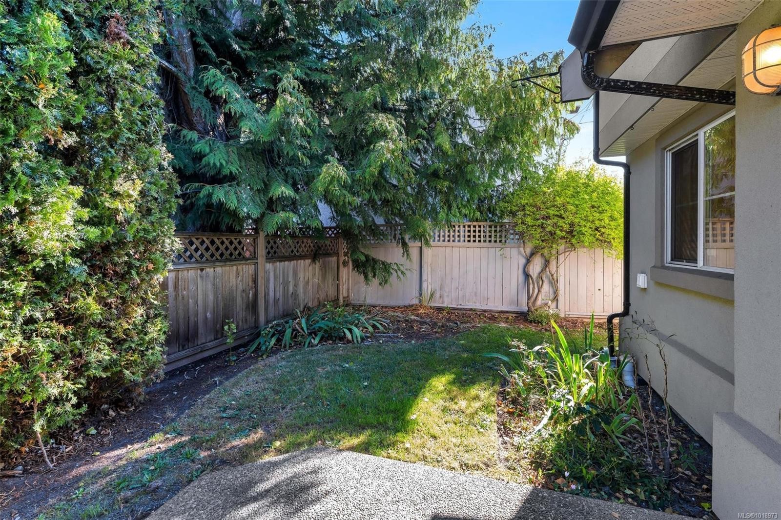 8-2633 Shelbourne St, Victoria, BC