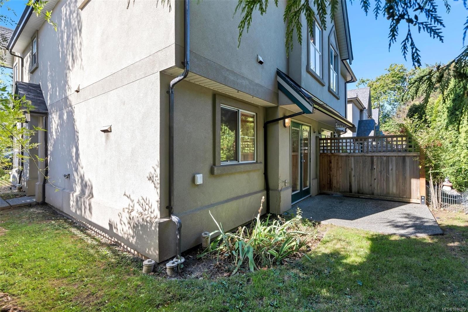 8-2633 Shelbourne St, Victoria, BC