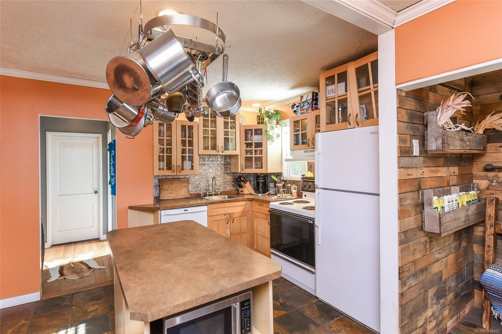 2767 Ulverston Ave, Cumberland, BC