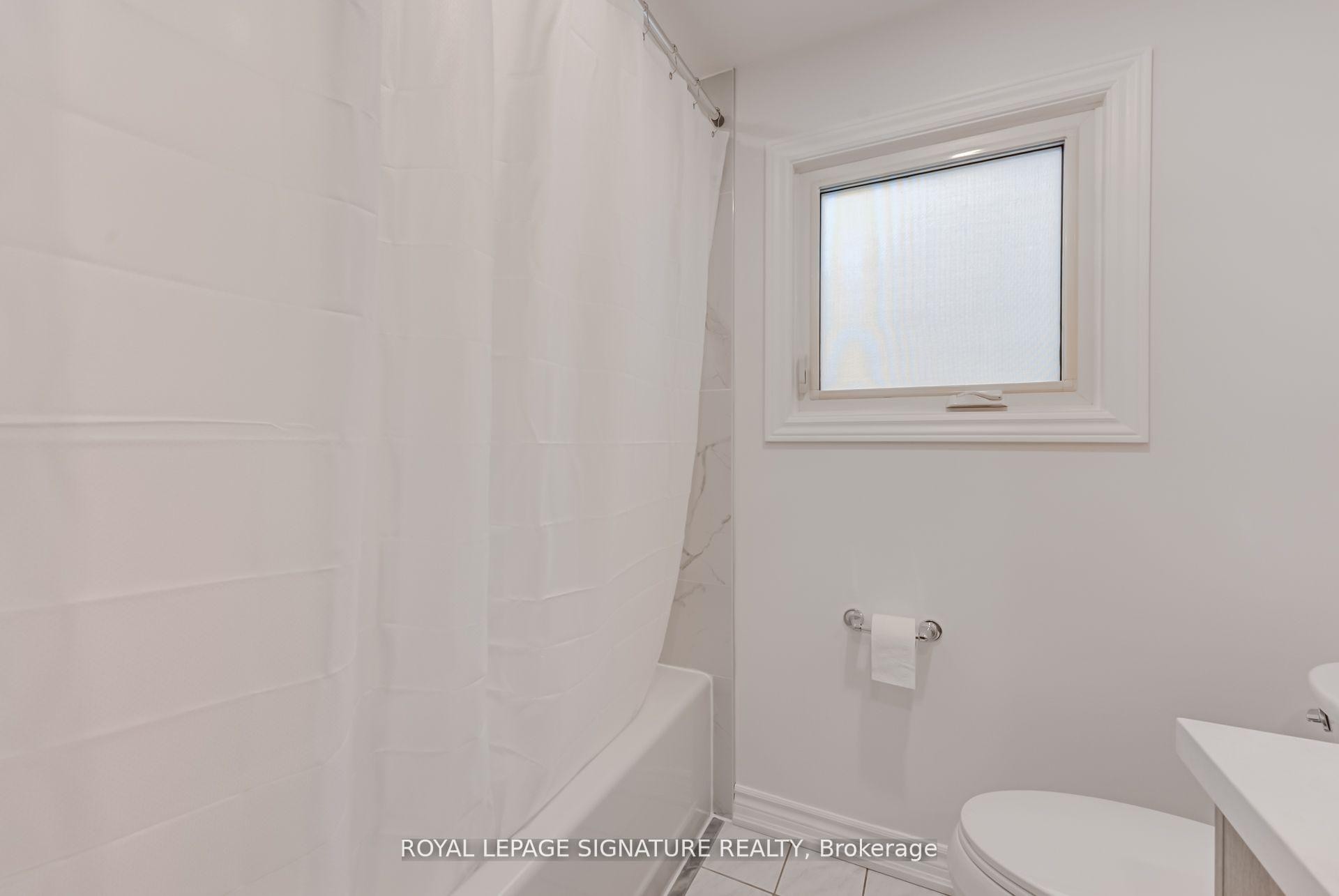 36 Denlow Drive, Brampton, ON - Indoor Photo Showing Bathroom