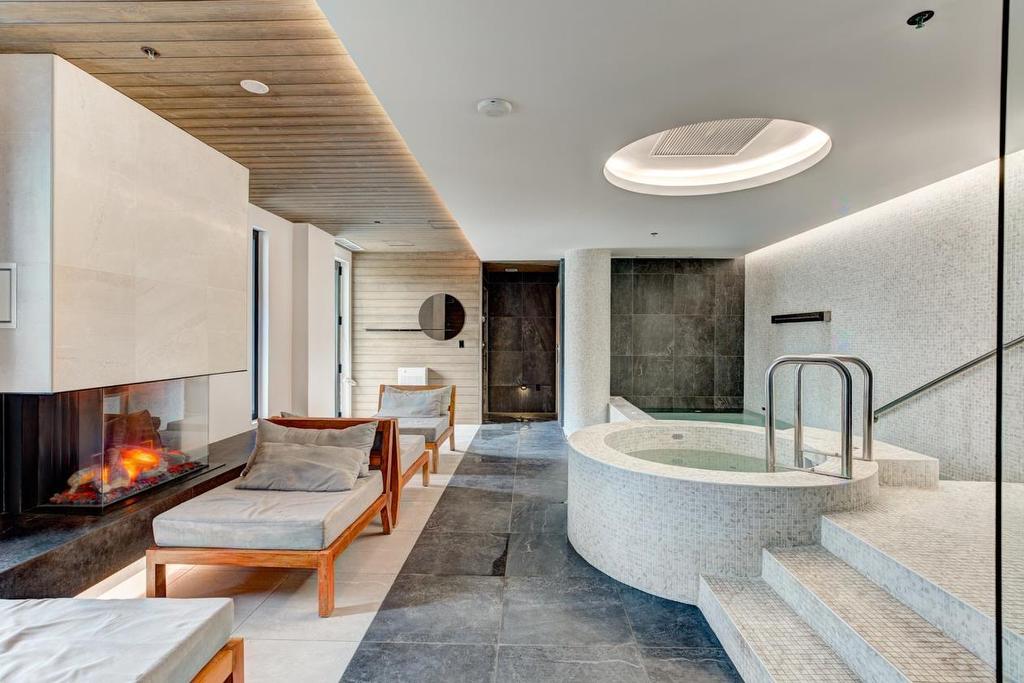 - 413-505 Rue De L'Escale, Brossard, QC - Indoor