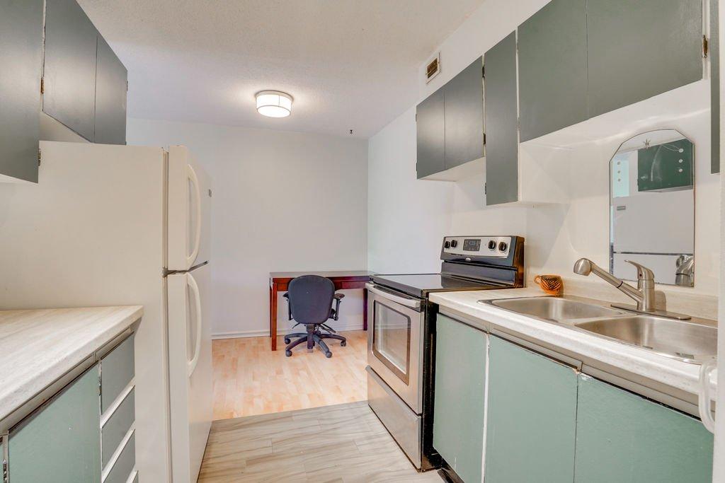 Cuisine - 303-285 Rue Laurier, Gatineau (Hull), QC - Indoor Photo Showing Kitchen With Double Sink