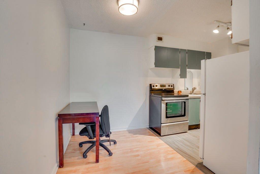 Vue d'ensemble - 303-285 Rue Laurier, Gatineau (Hull), QC - Indoor Photo Showing Kitchen
