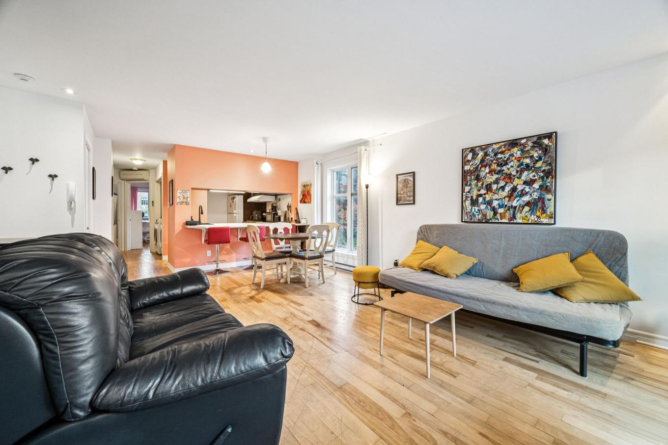 Living room - 4-1317 Rue La Fontaine, Montréal (Ville-Marie), QC - Indoor Photo Showing Living Room