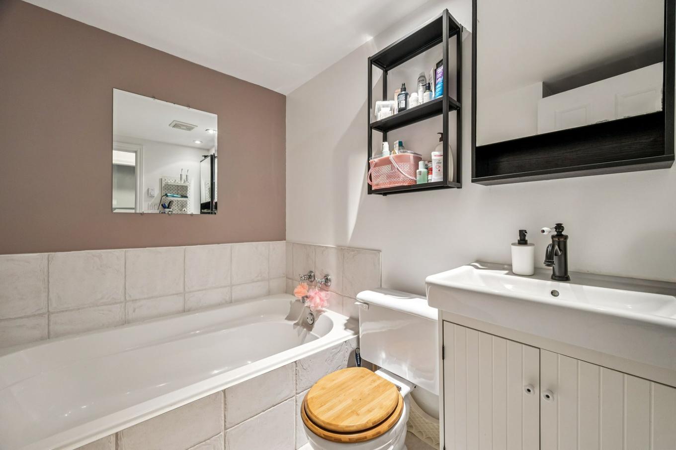 Bathroom - 4-1317 Rue La Fontaine, Montréal (Ville-Marie), QC - Indoor Photo Showing Bathroom