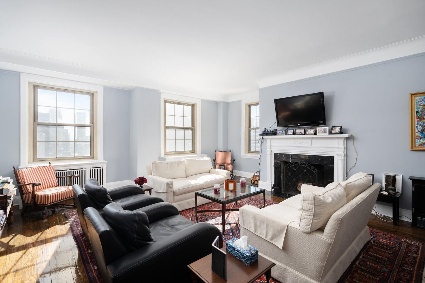Salon - D-111-1321 Rue Sherbrooke O., Montréal (Ville-Marie), QC - Indoor Photo Showing Living Room With Fireplace