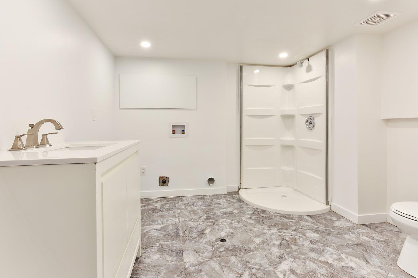 Bathroom - 1480 Rue Pradier, Brossard, QC - Indoor