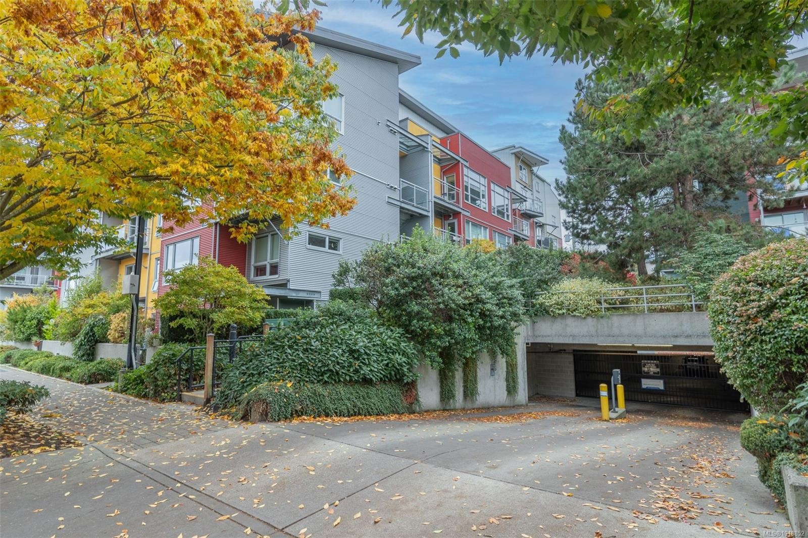 405-787 Tyee Rd, Victoria, BC - Outdoor