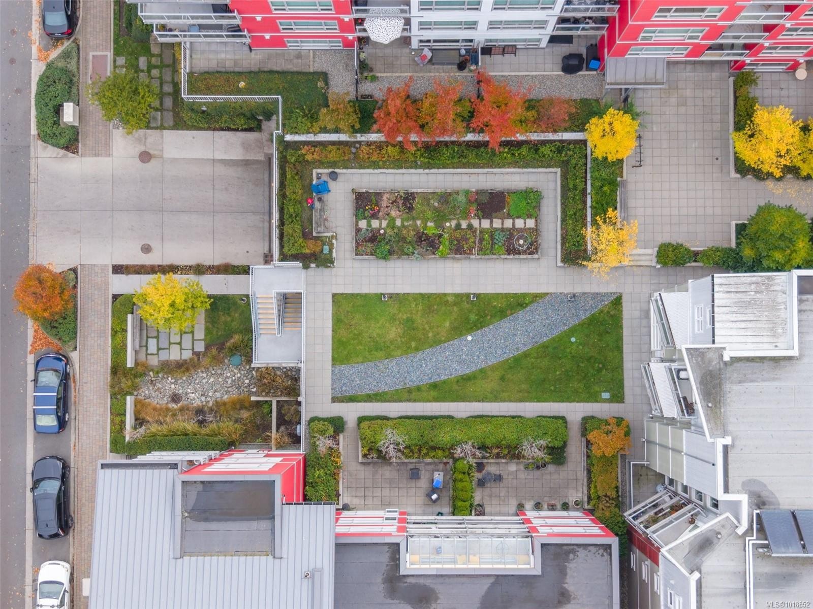 405-787 Tyee Rd, Victoria, BC - Outdoor