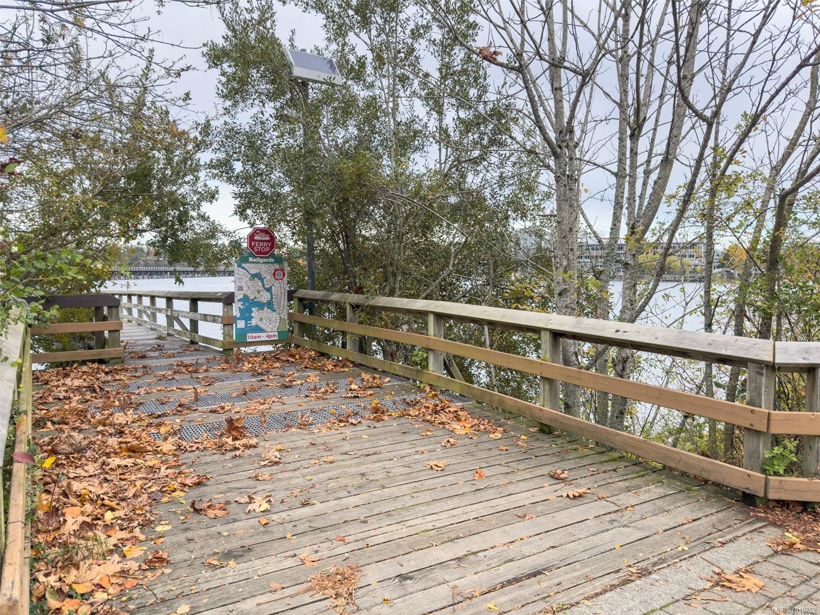 405-787 Tyee Rd, Victoria, BC - Outdoor