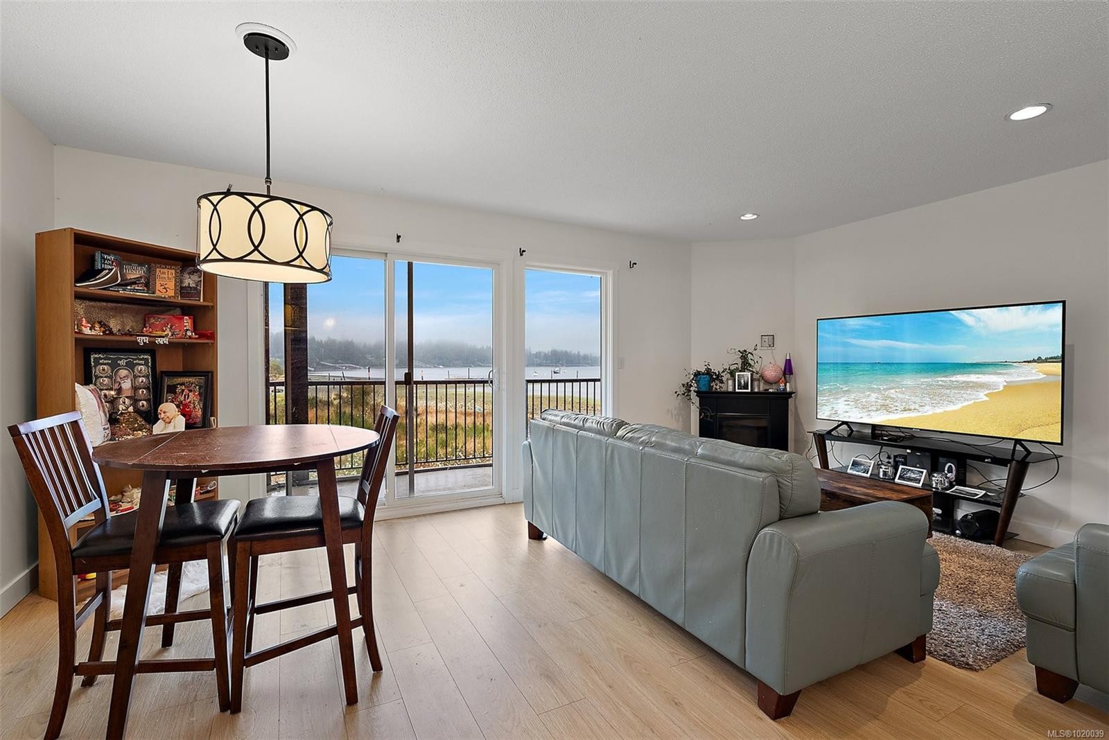 213-1991 Kaltasin Rd, Sooke, BC - Indoor