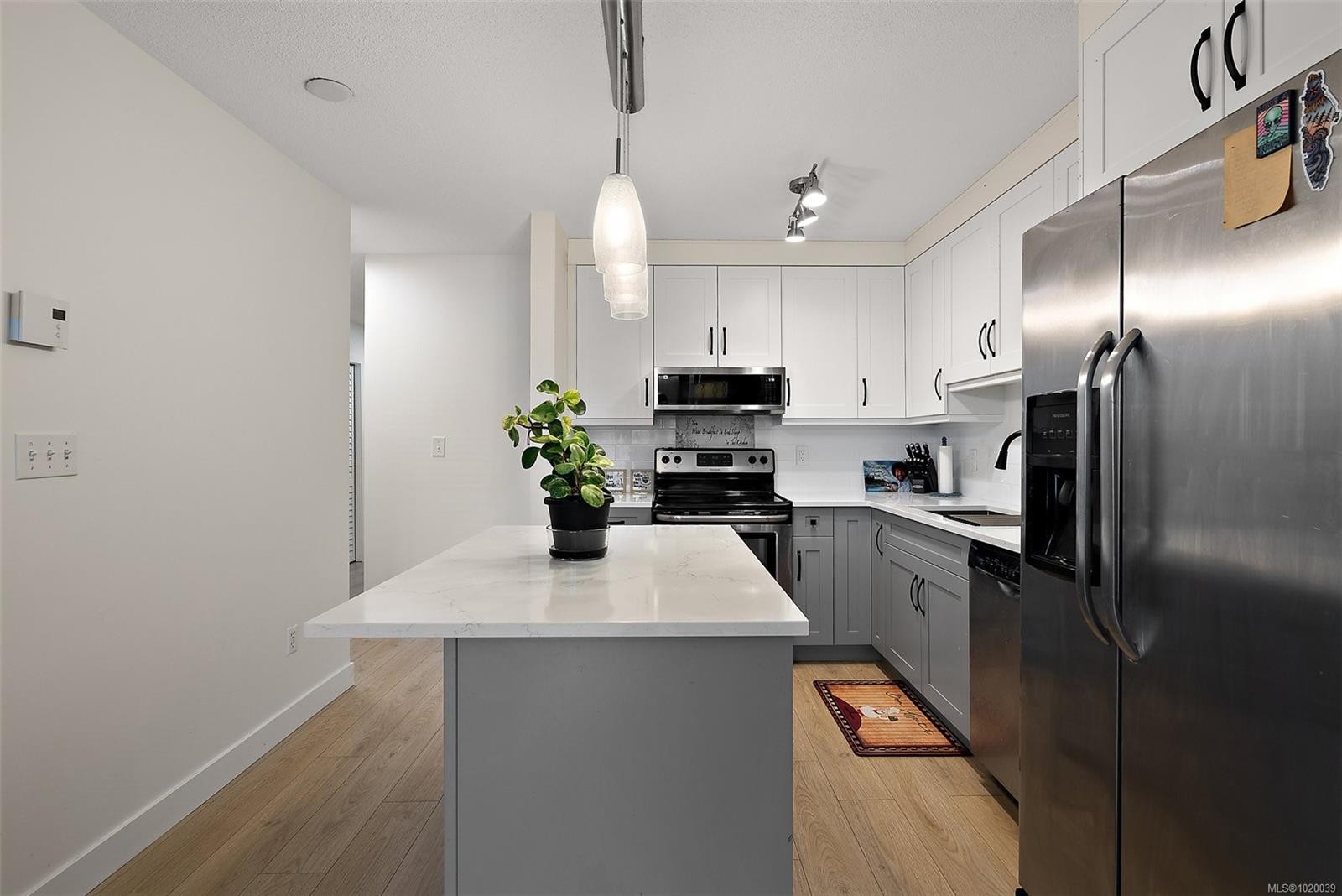 213-1991 Kaltasin Rd, Sooke, BC - Indoor Photo Showing Kitchen With Upgraded Kitchen