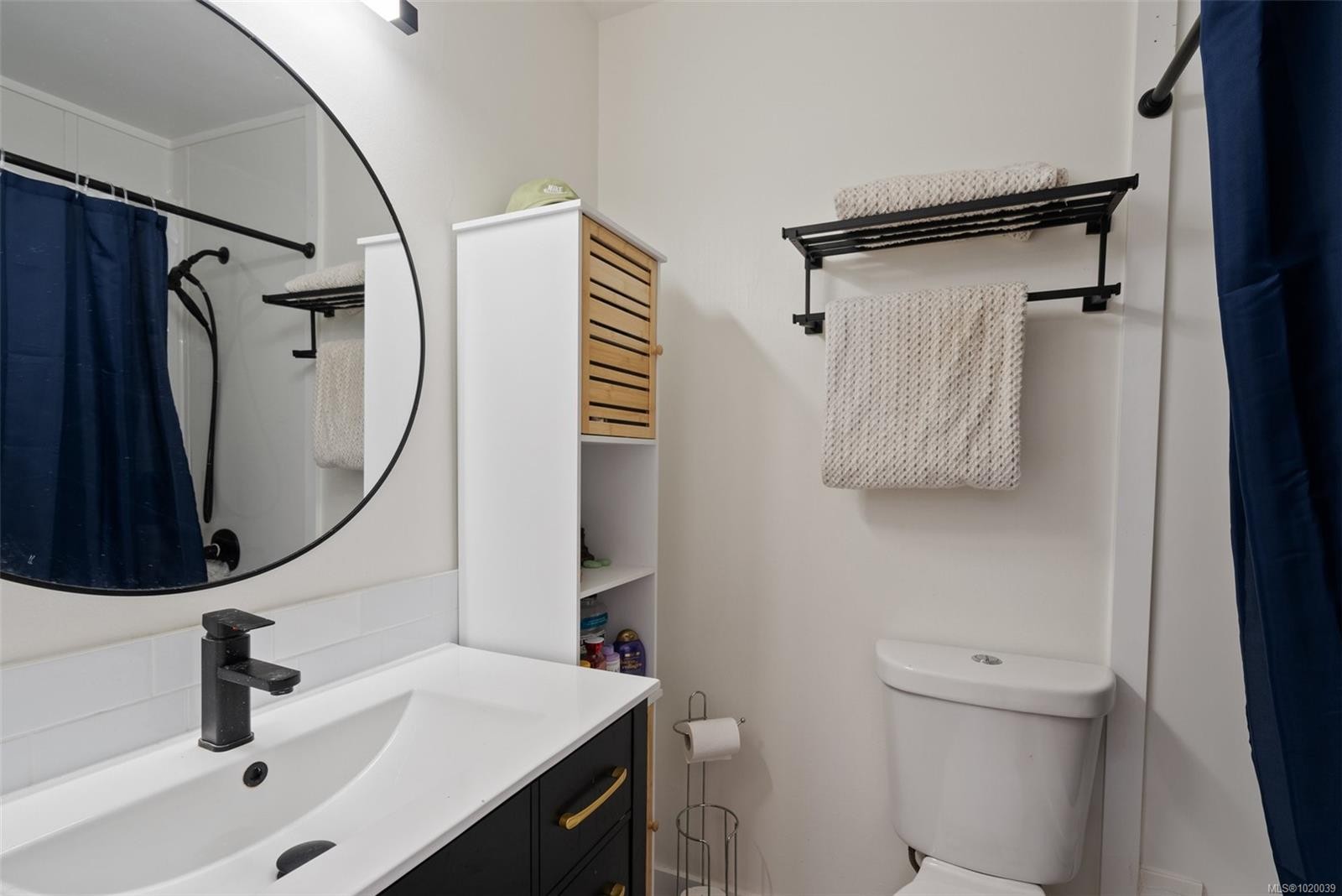 213-1991 Kaltasin Rd, Sooke, BC - Indoor Photo Showing Bathroom