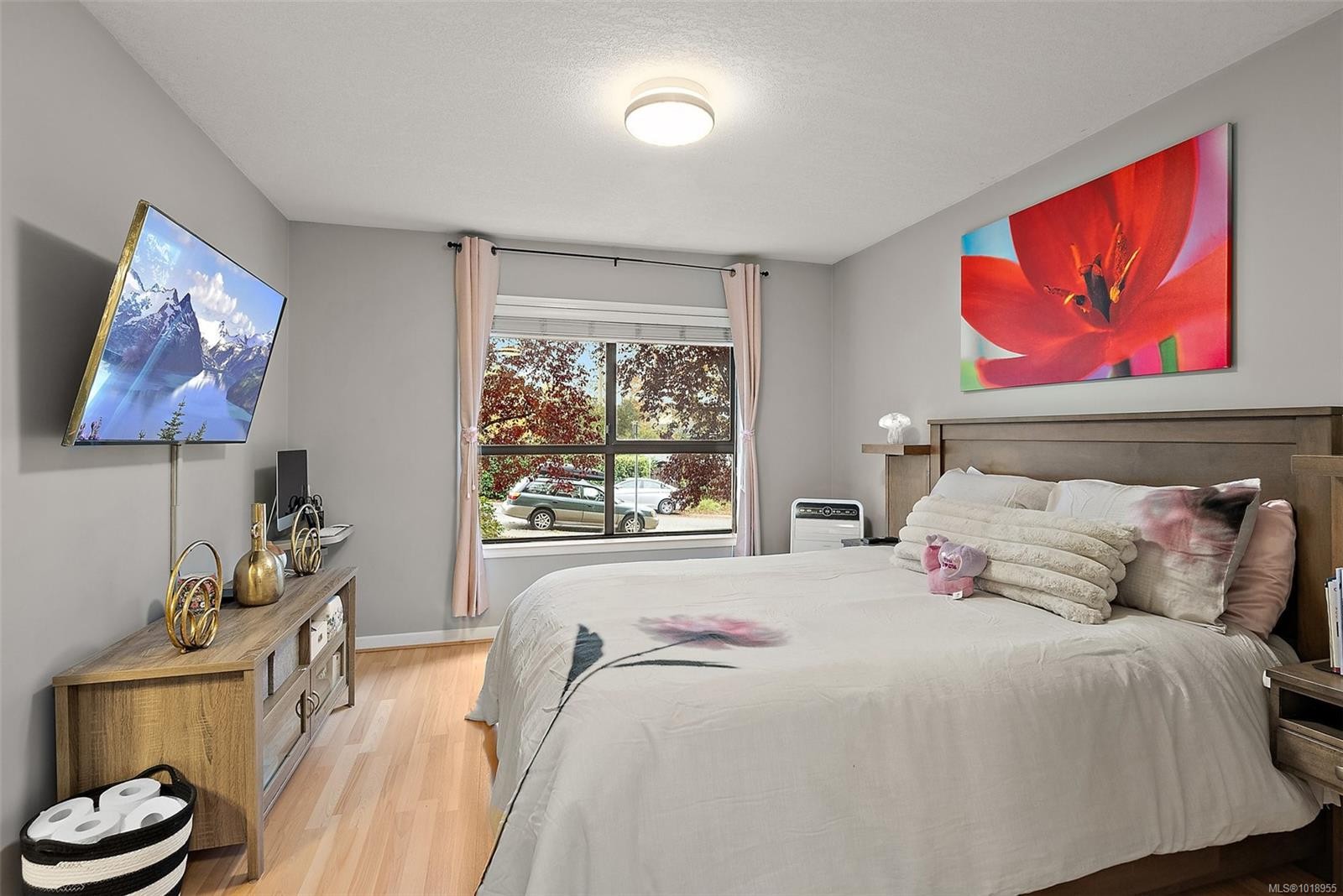 202-7 Gorge Rd West, Saanich, BC - Indoor Photo Showing Bedroom