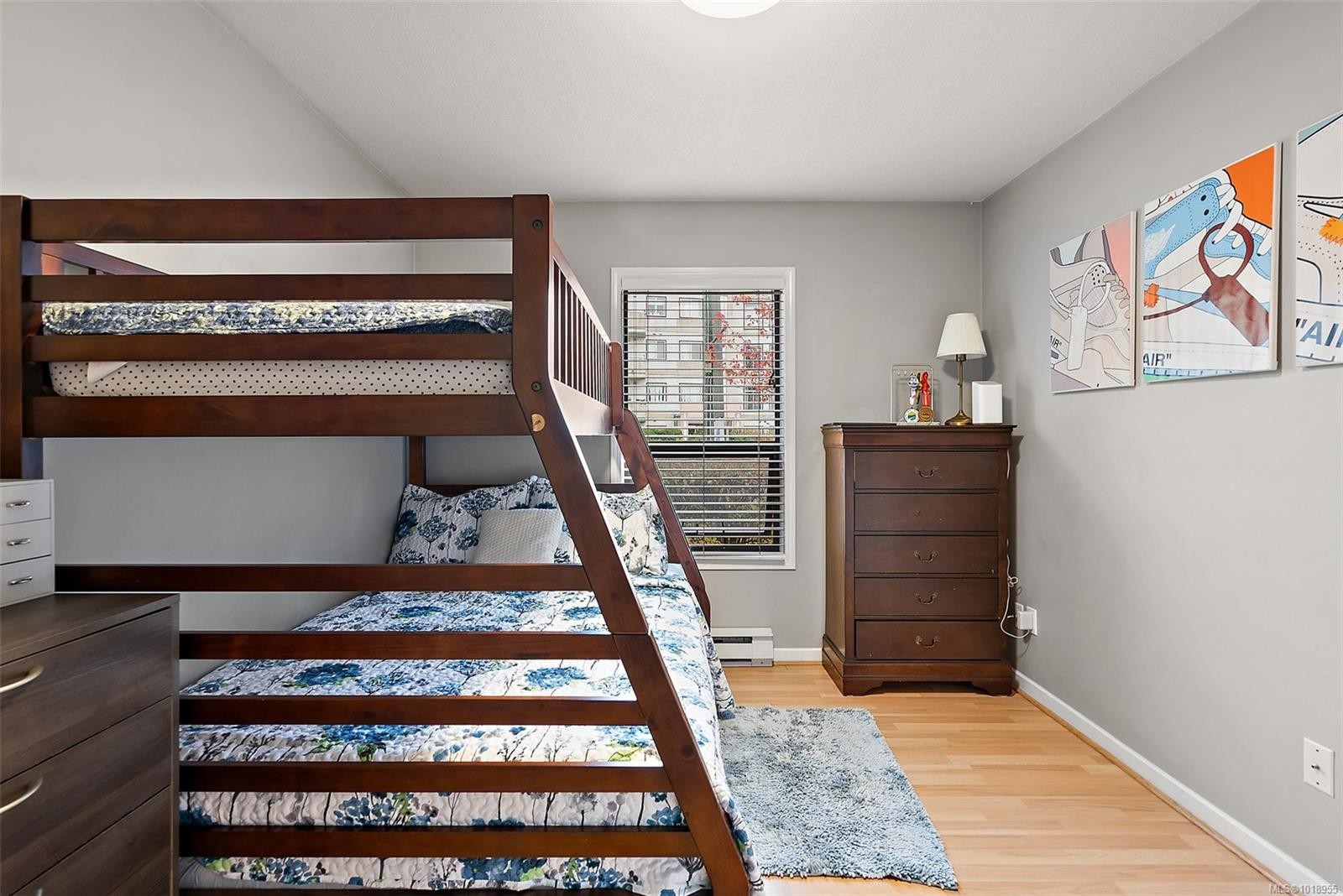 202-7 Gorge Rd West, Saanich, BC - Indoor Photo Showing Bedroom