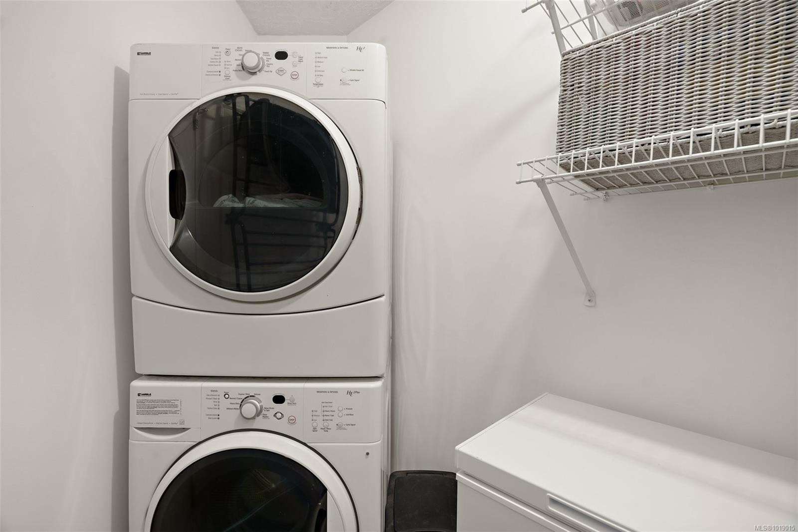 311-3010 Washington Ave, Victoria, BC - Indoor Photo Showing Laundry Room