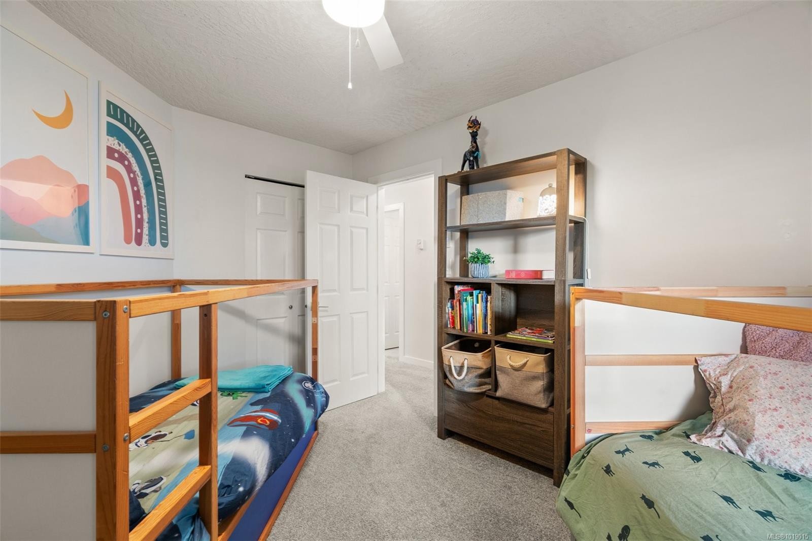 311-3010 Washington Ave, Victoria, BC - Indoor Photo Showing Bedroom