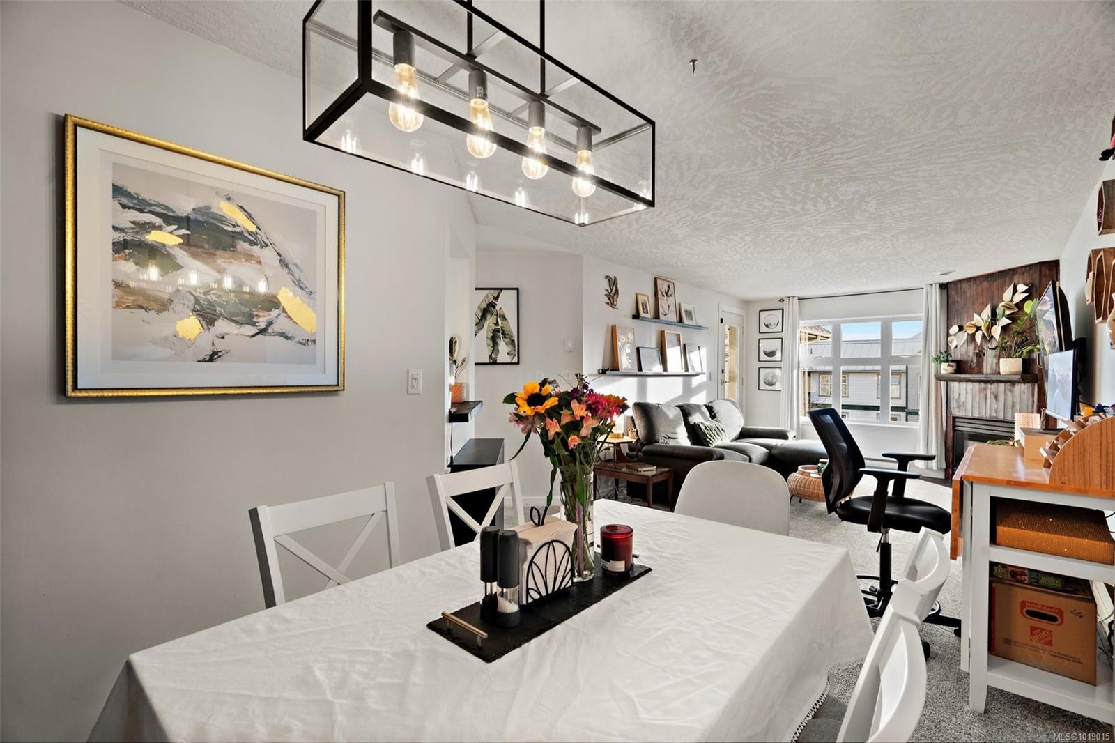 311-3010 Washington Ave, Victoria, BC - Indoor Photo Showing Dining Room