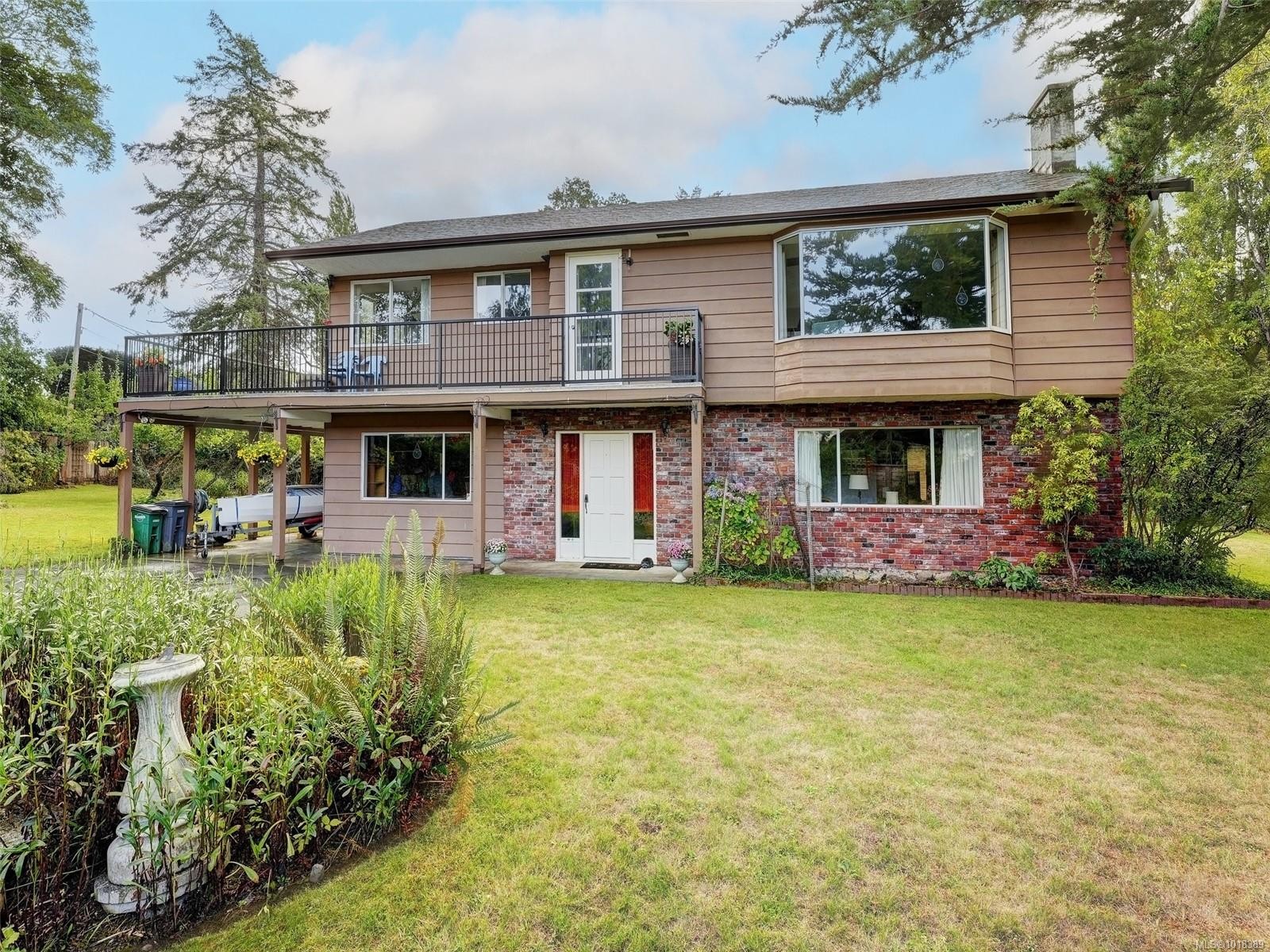 1575 Mileva Lane, Saanich, BC