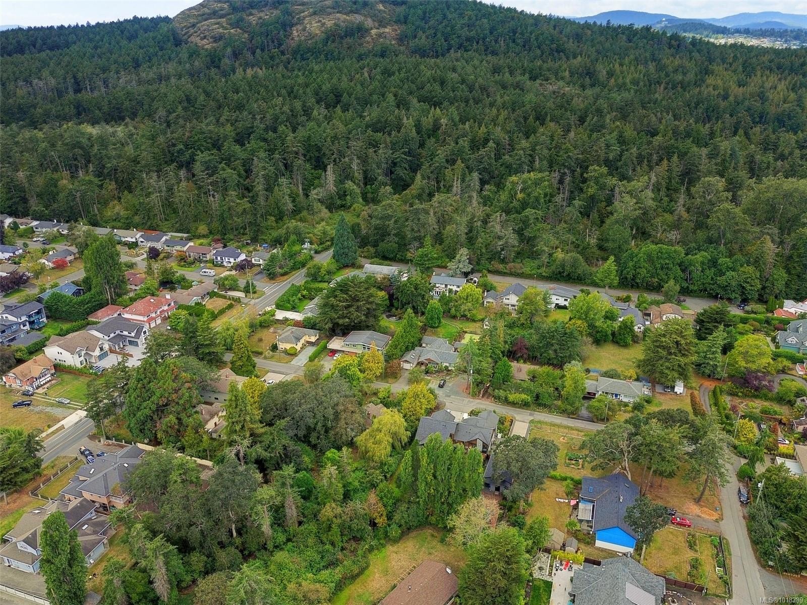 1575 Mileva Lane, Saanich, BC