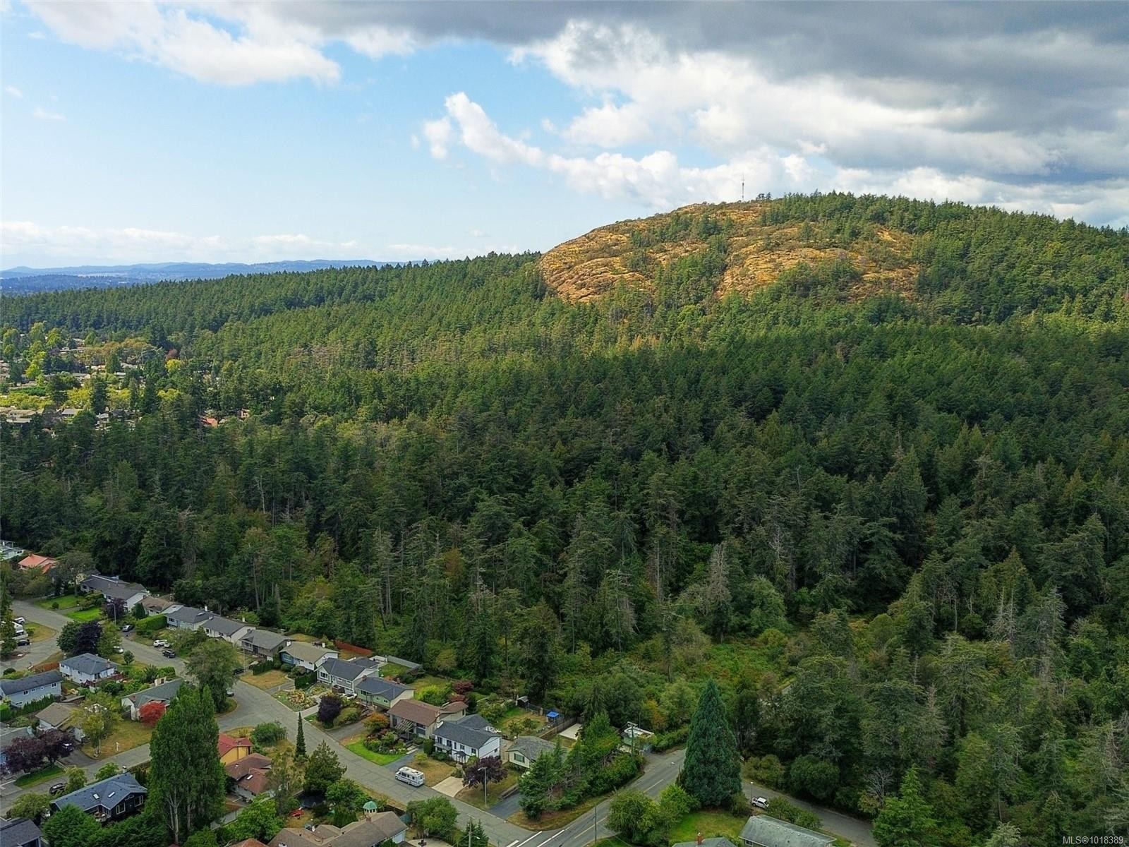 1575 Mileva Lane, Saanich, BC