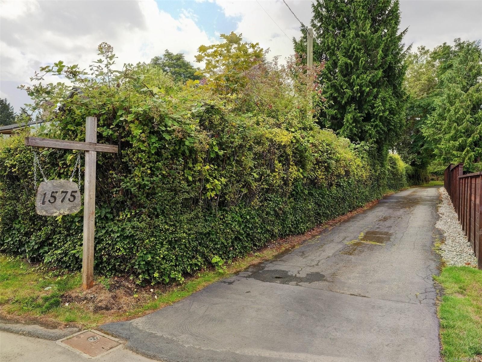 1575 Mileva Lane, Saanich, BC