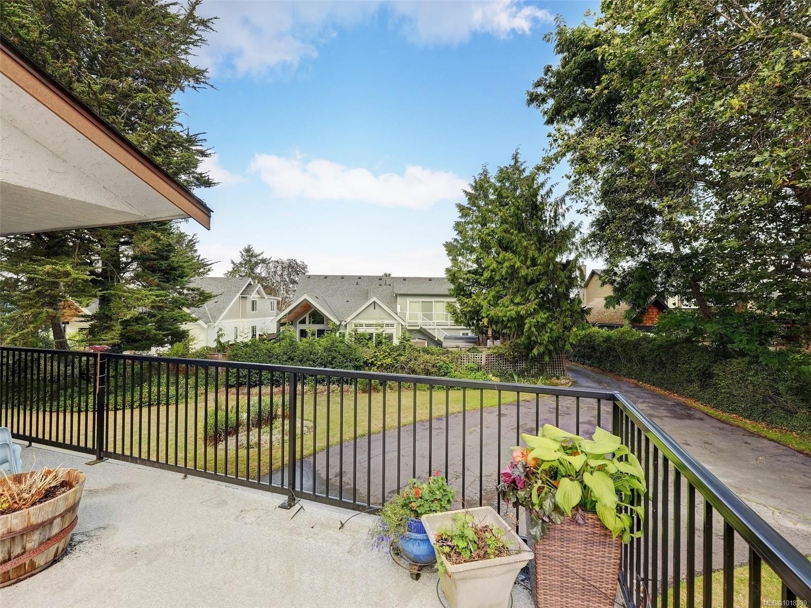 1575 Mileva Lane, Saanich, BC