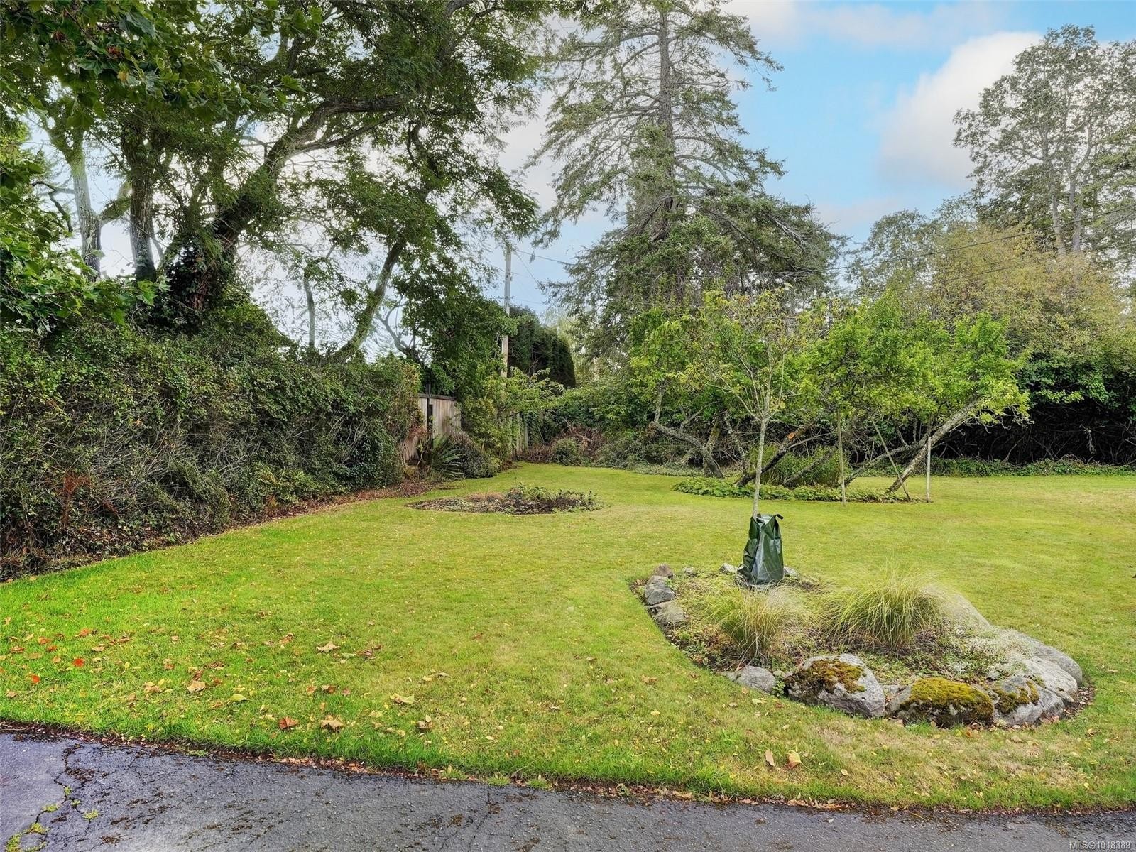 1575 Mileva Lane, Saanich, BC