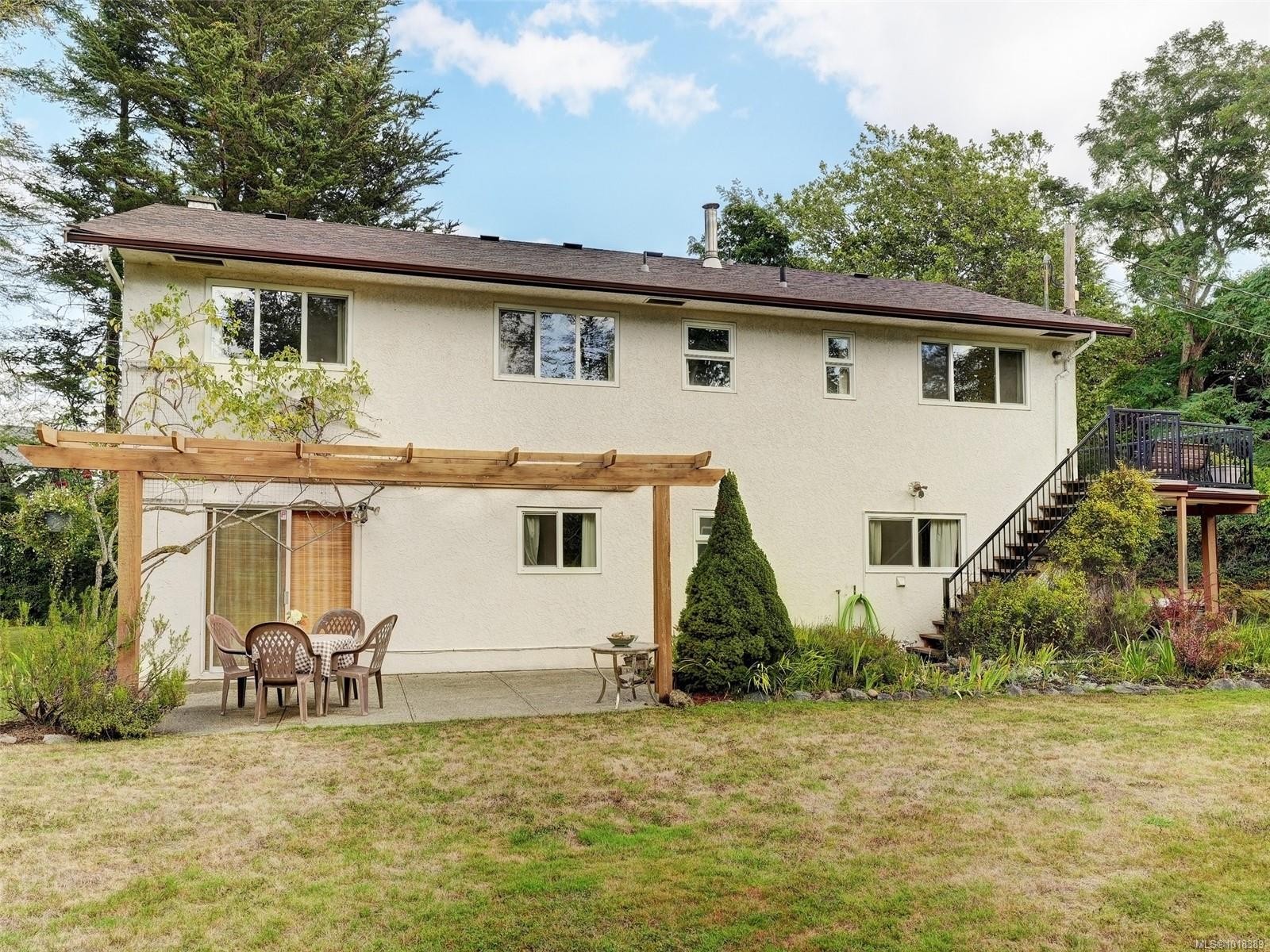 1575 Mileva Lane, Saanich, BC