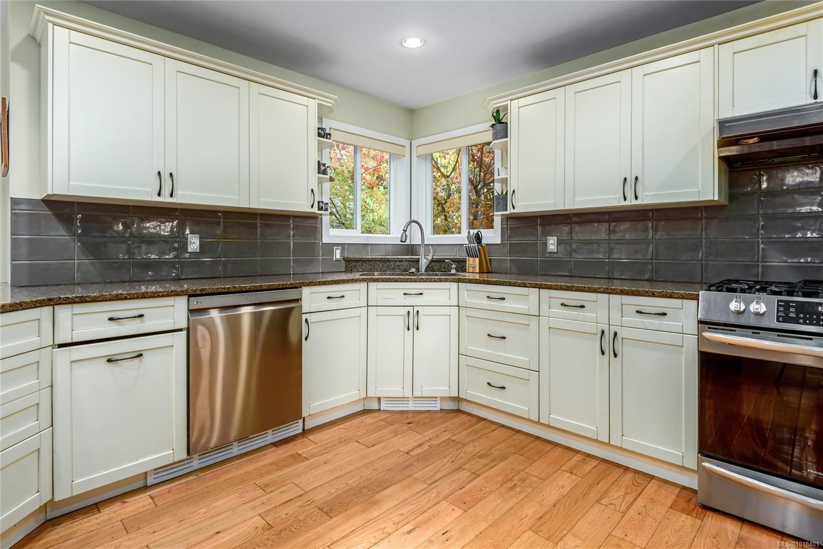 1230 Glen Urquhart Dr, Courtenay, BC