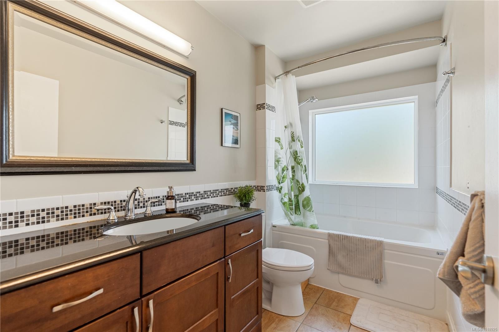 1468 Stroud Rd, Victoria, BC